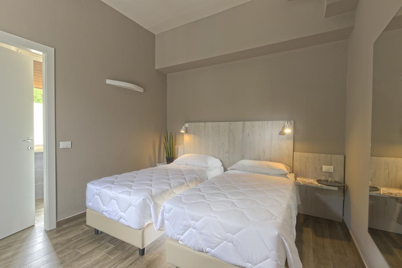 Hotel Terme Di Frasassi Дженга Екстериор снимка