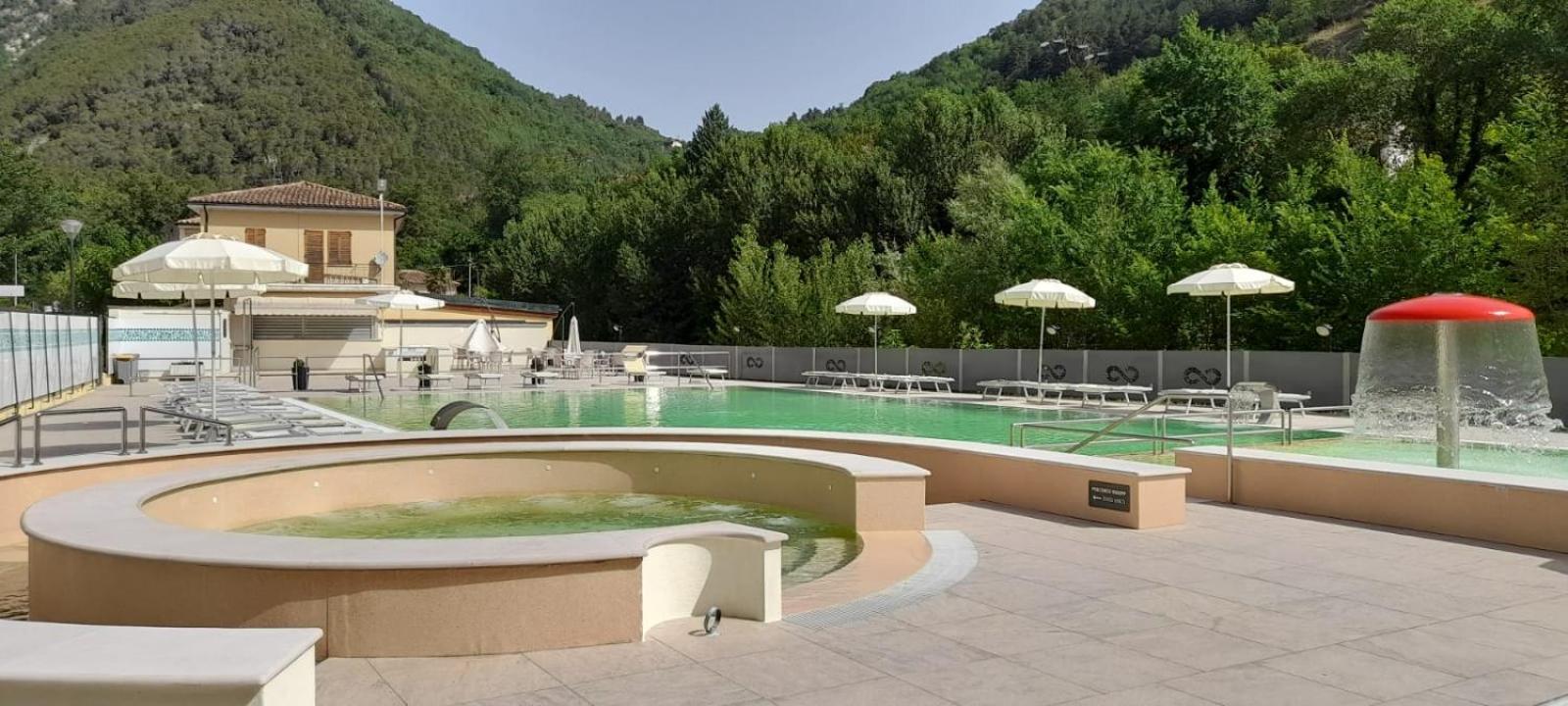 Hotel Terme Di Frasassi Дженга Екстериор снимка